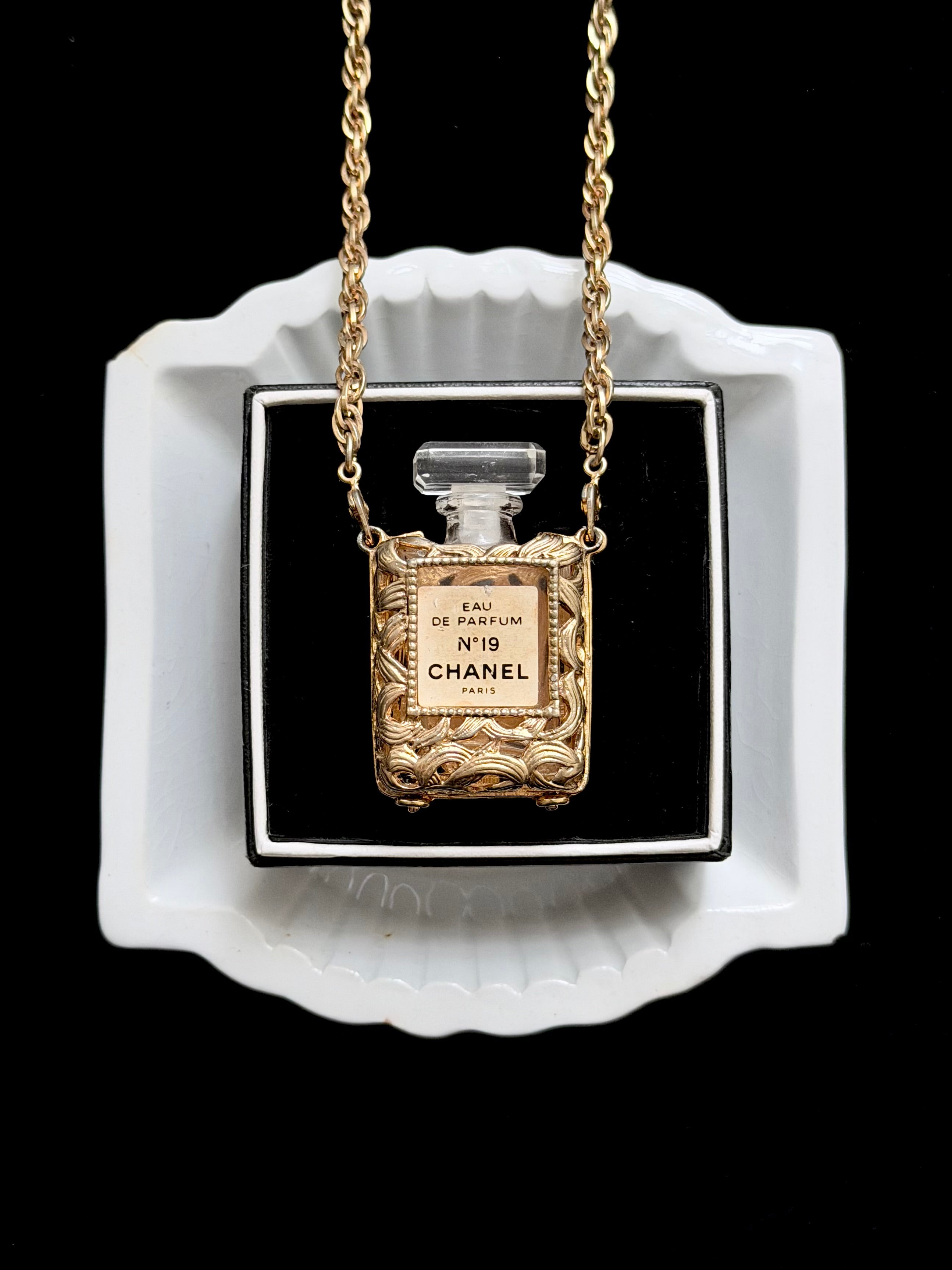 Chanel No.19 Essence