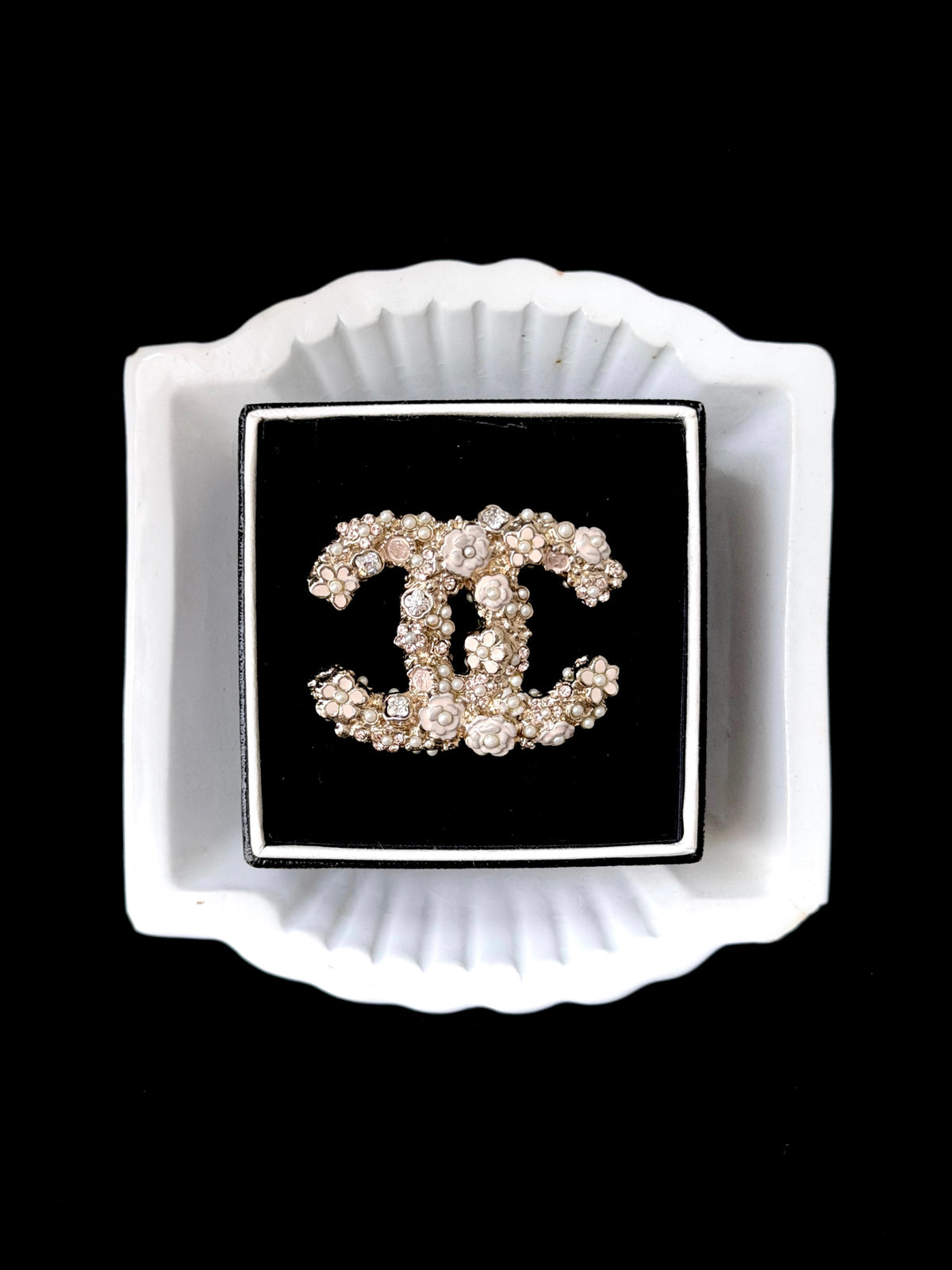 Chanel Camelia Perlee Broche