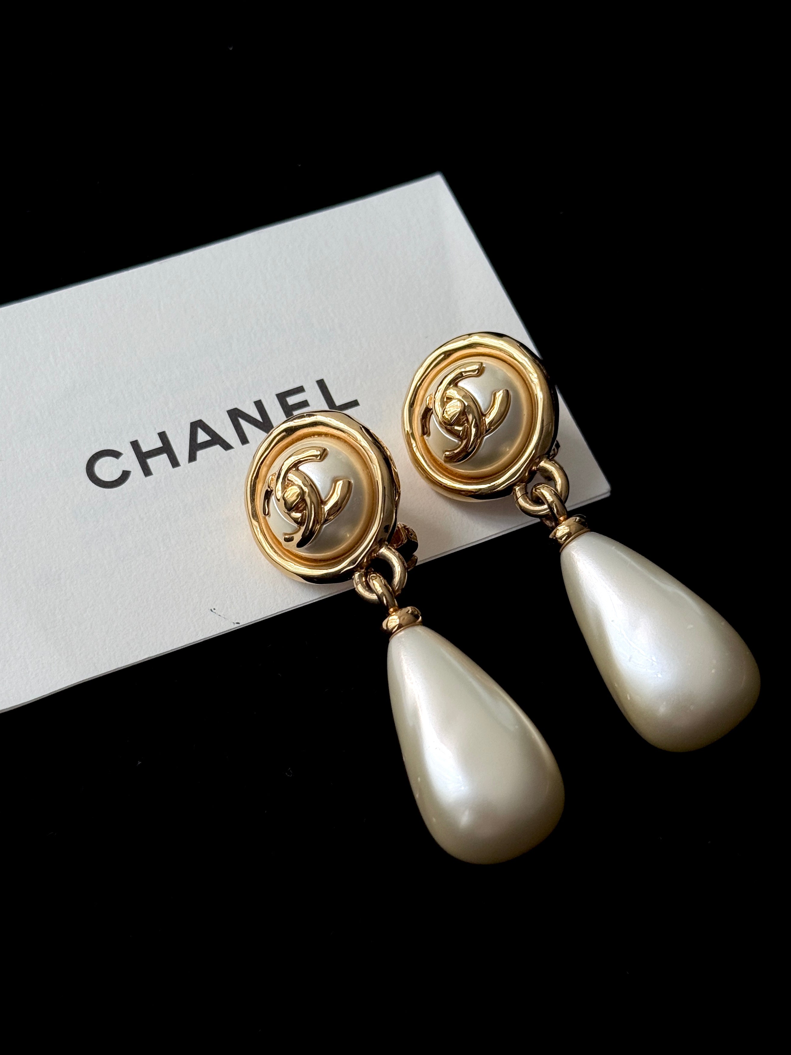 Chanel Pearl Medallion - Clip