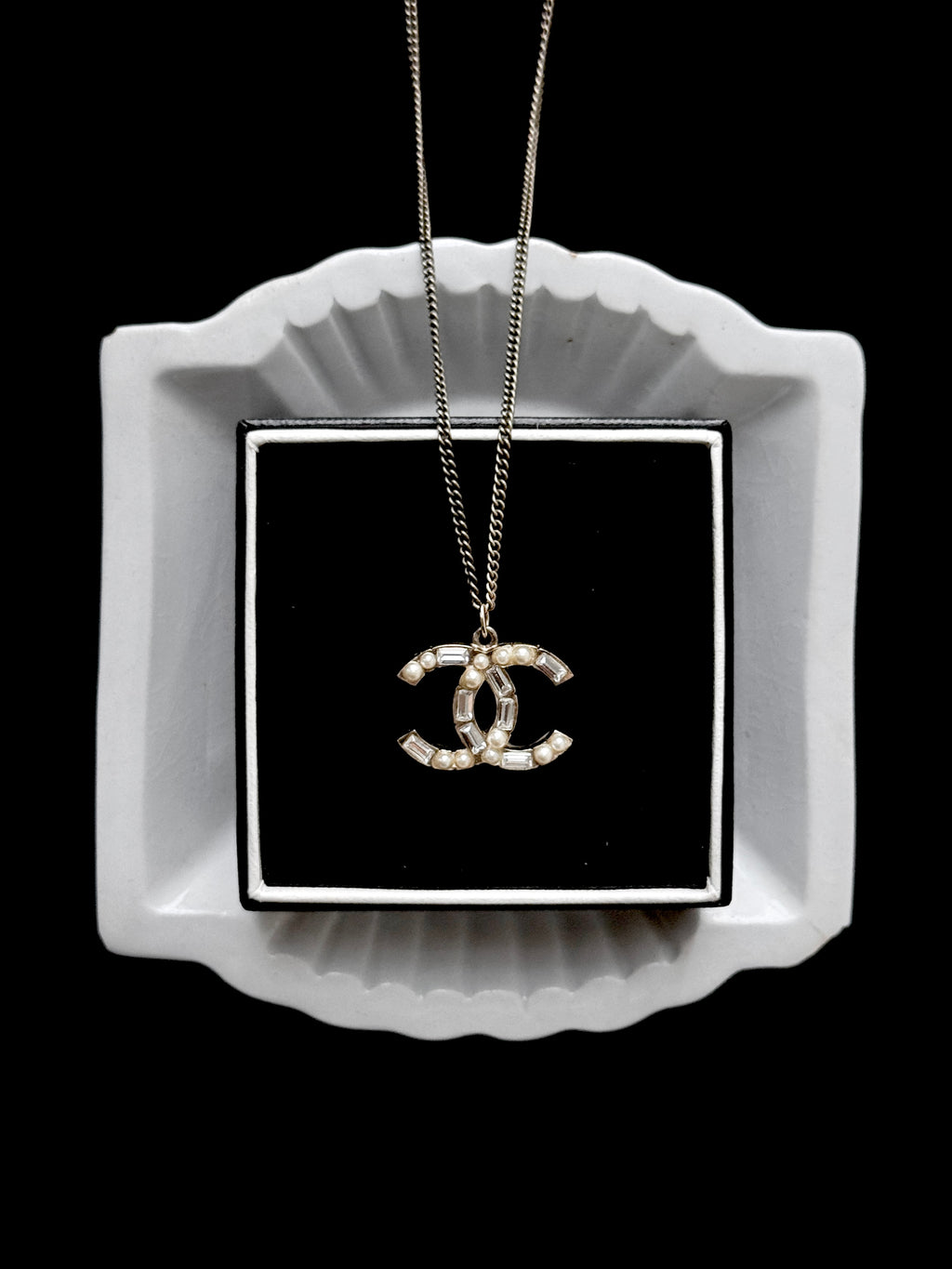 Chanel Pearl Lumiere Pendant