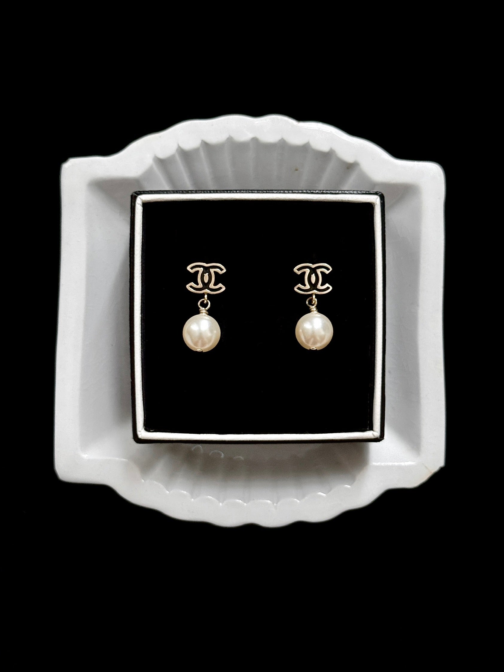Chanel Mademoiselle Pearl