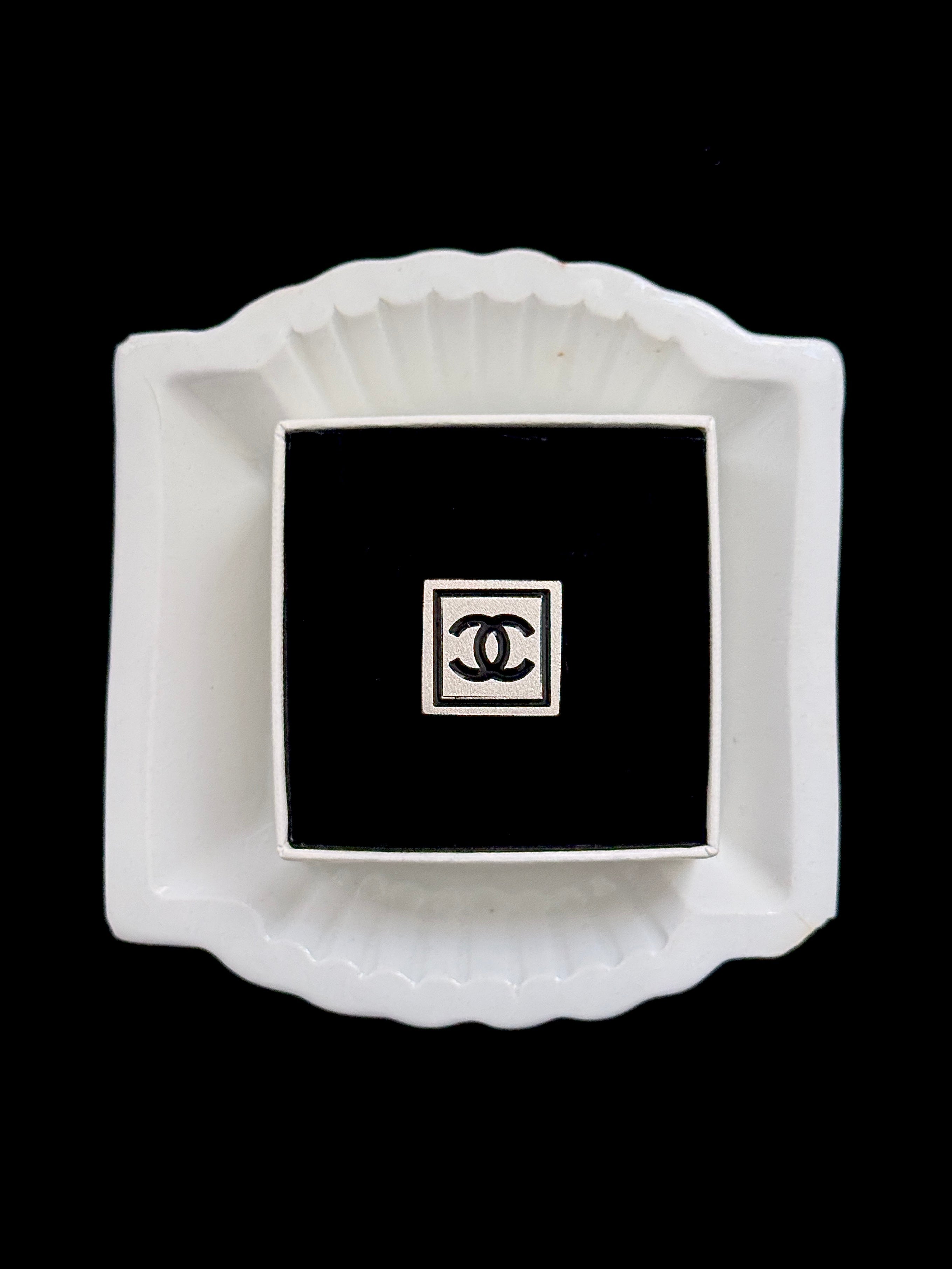 Chanel Frame No.5