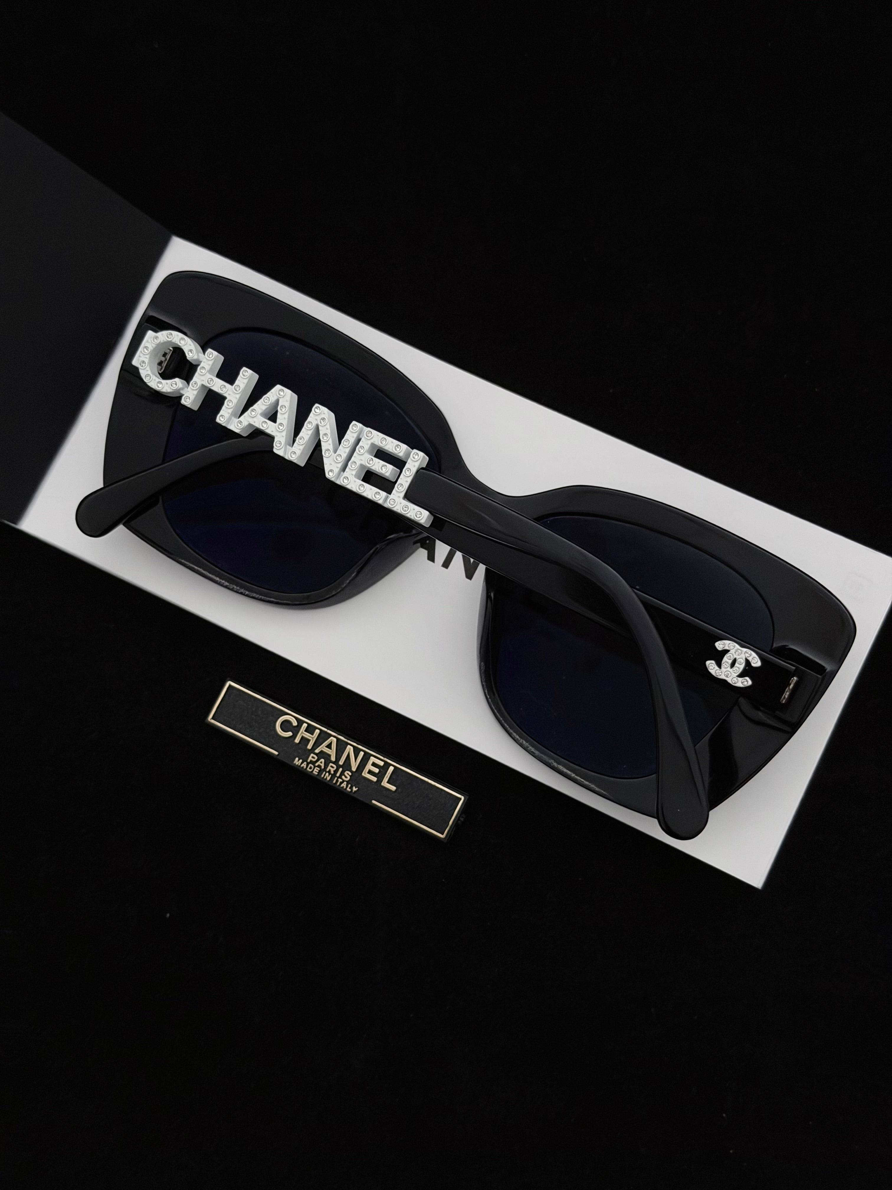 Chanel Noir Avenue