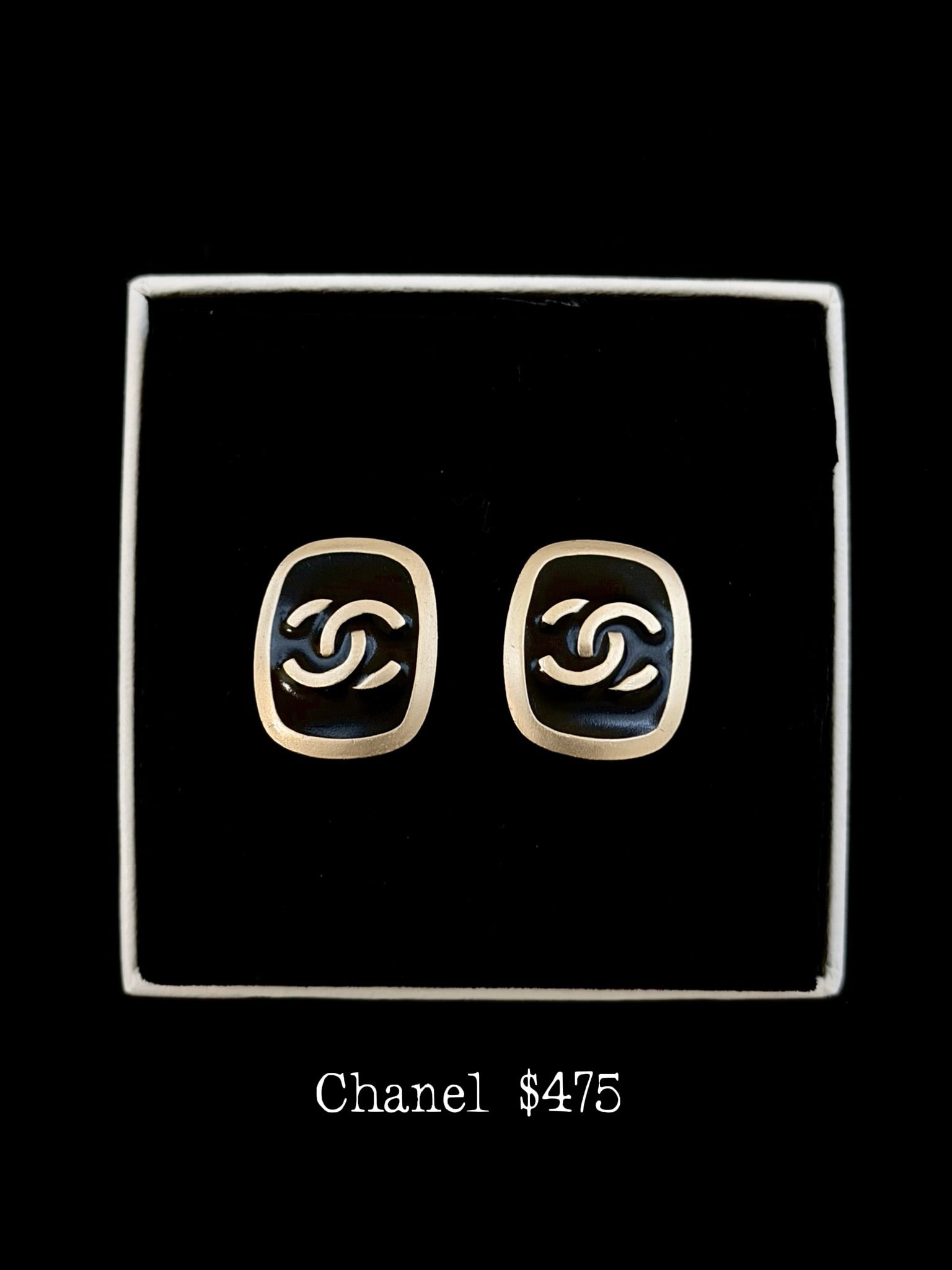 Chanel Noir Gold Muse