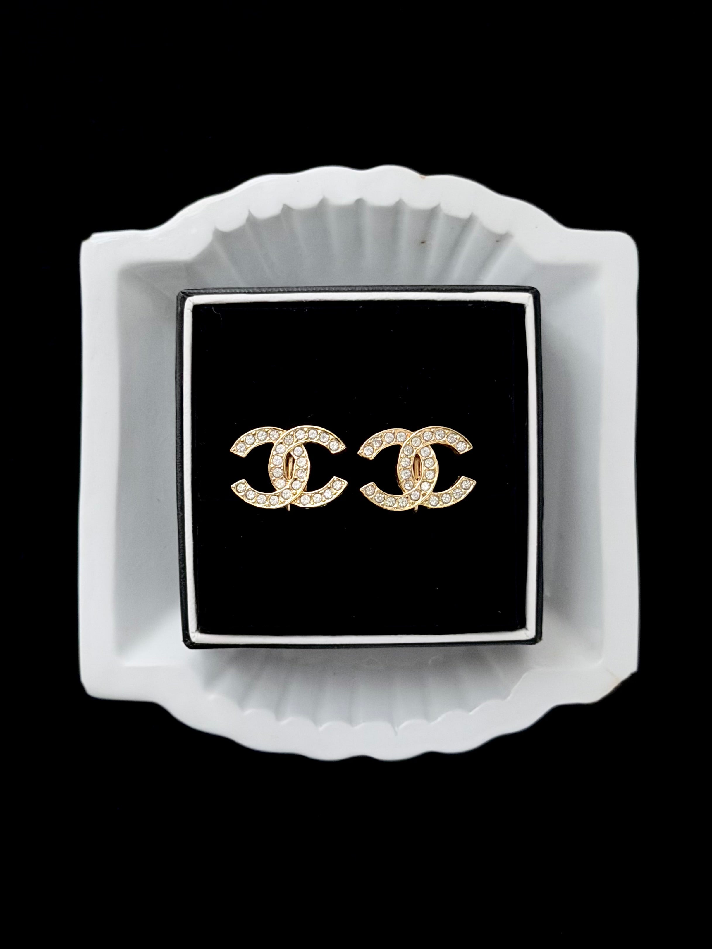 Chanel Golden Initials - Clip