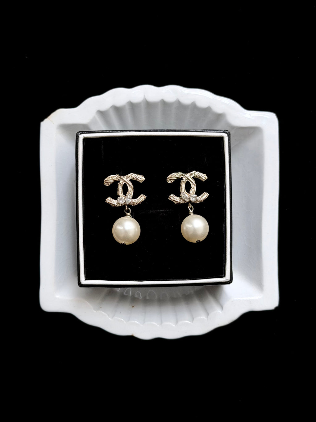 Chanel Pearl Élégance
