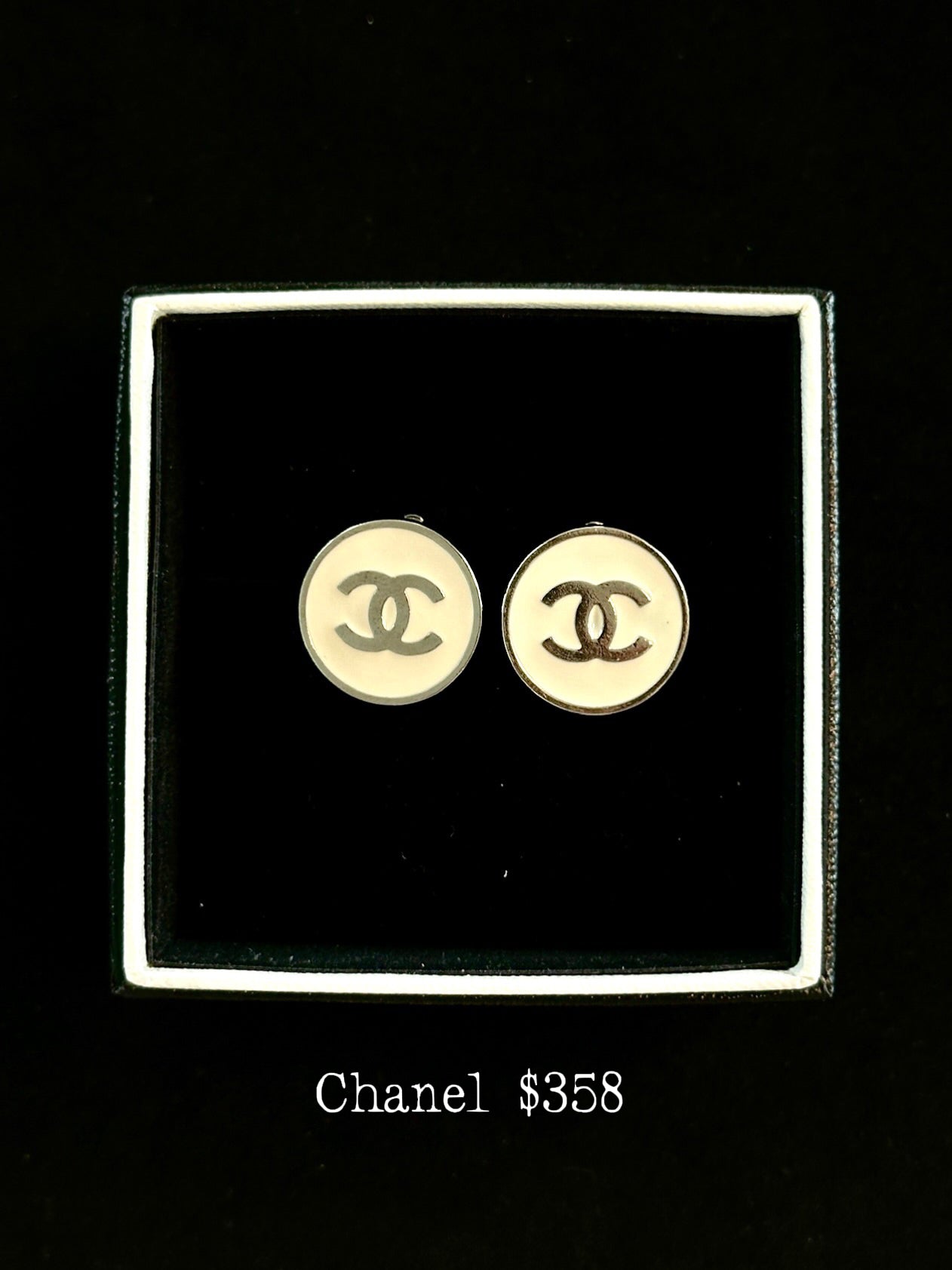 Chanel Ivory CC - Clip