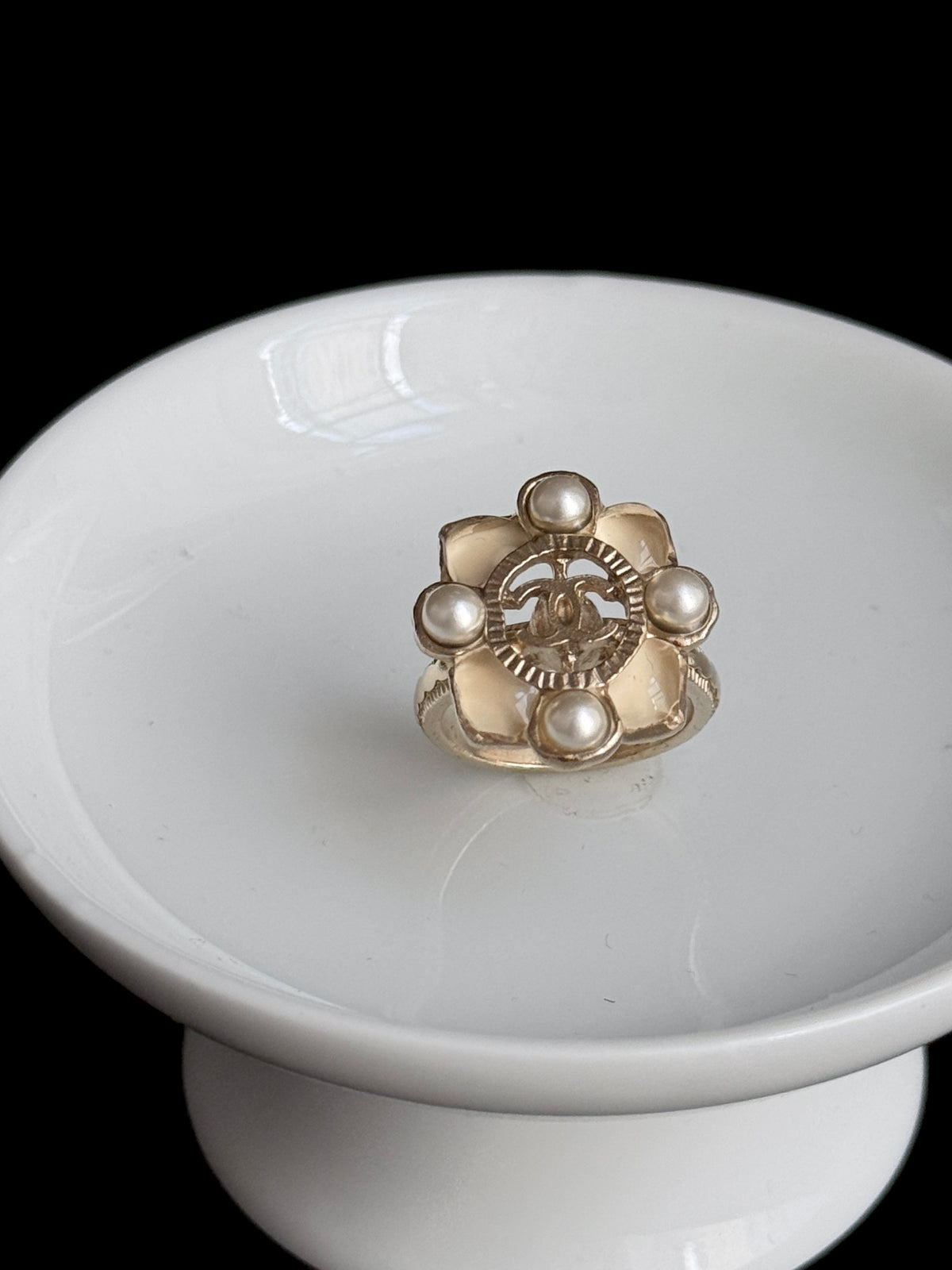 Chanel Camelia Pearl - US 6.5