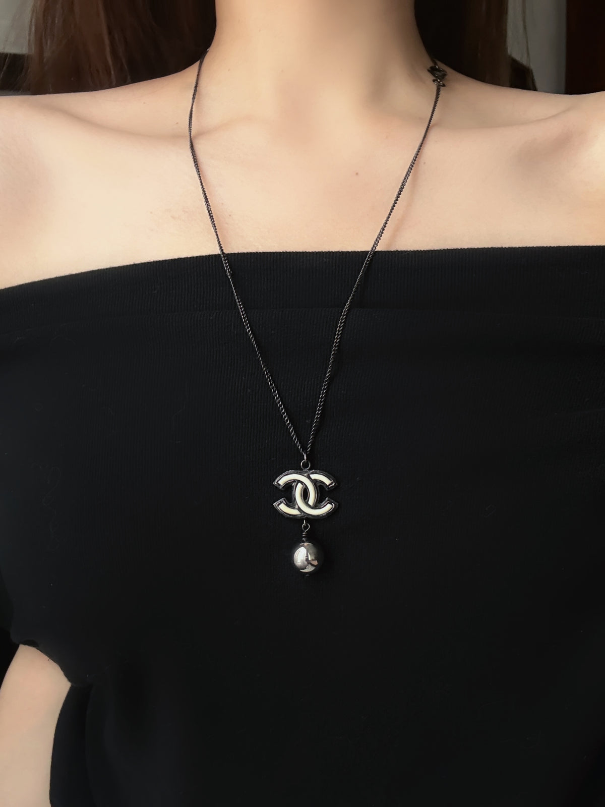 Chanel Orb Medaillon