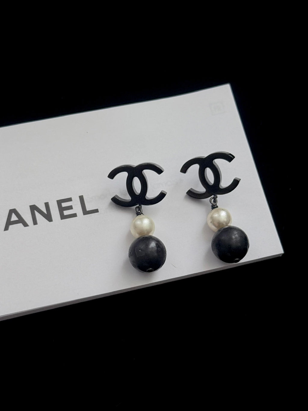 Chanel Noir Perle