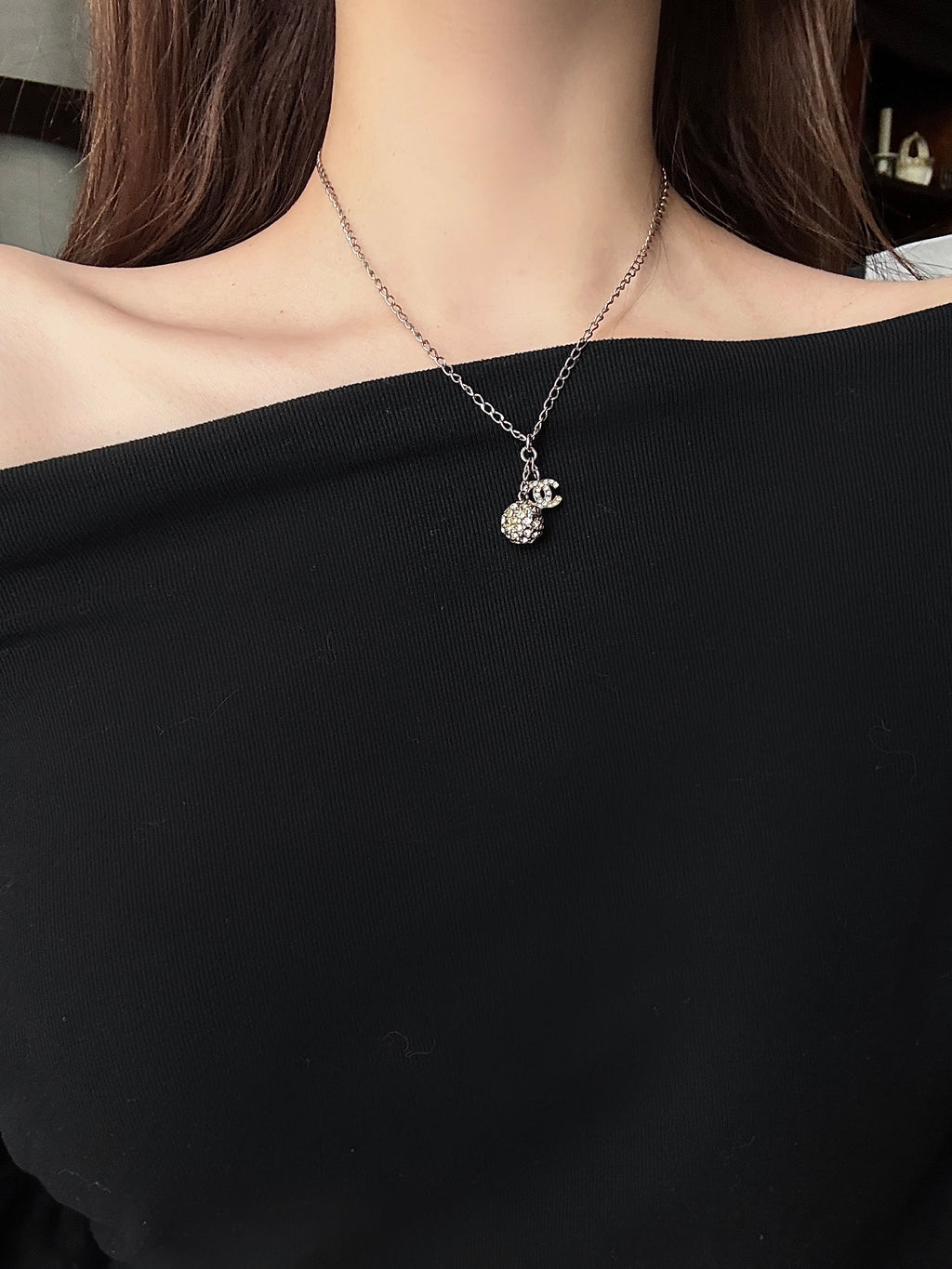 Chanel Sphère Cristal Suspendue