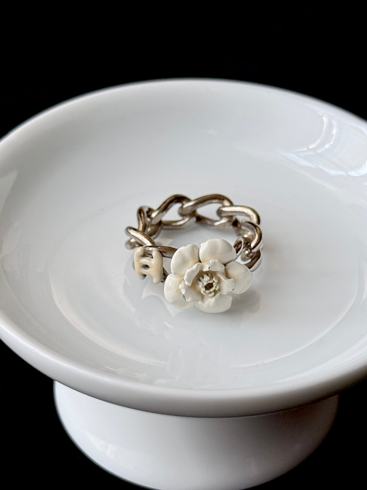 Chanel Camélia Ivoire Bague - US 6.5