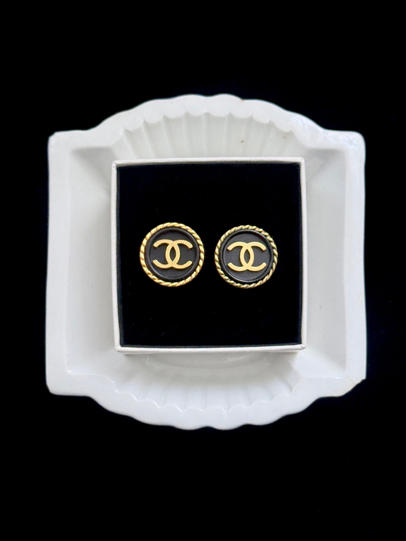 Chanel Paris Medallion - Clip