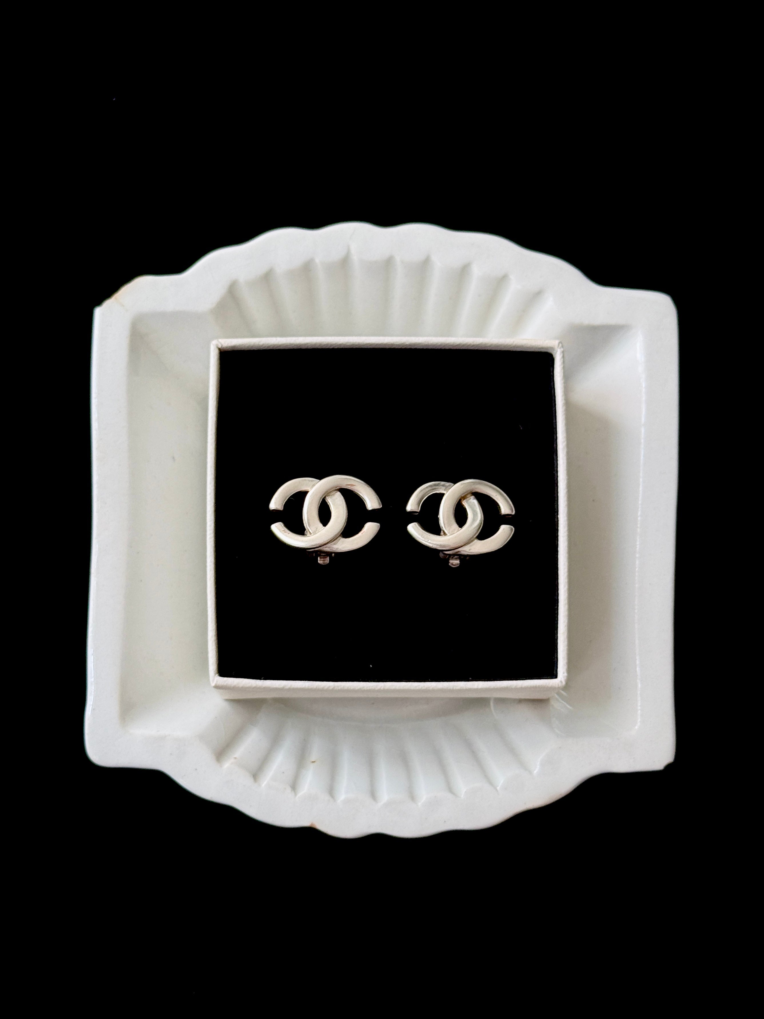 Chanel Matte Maison - Clip