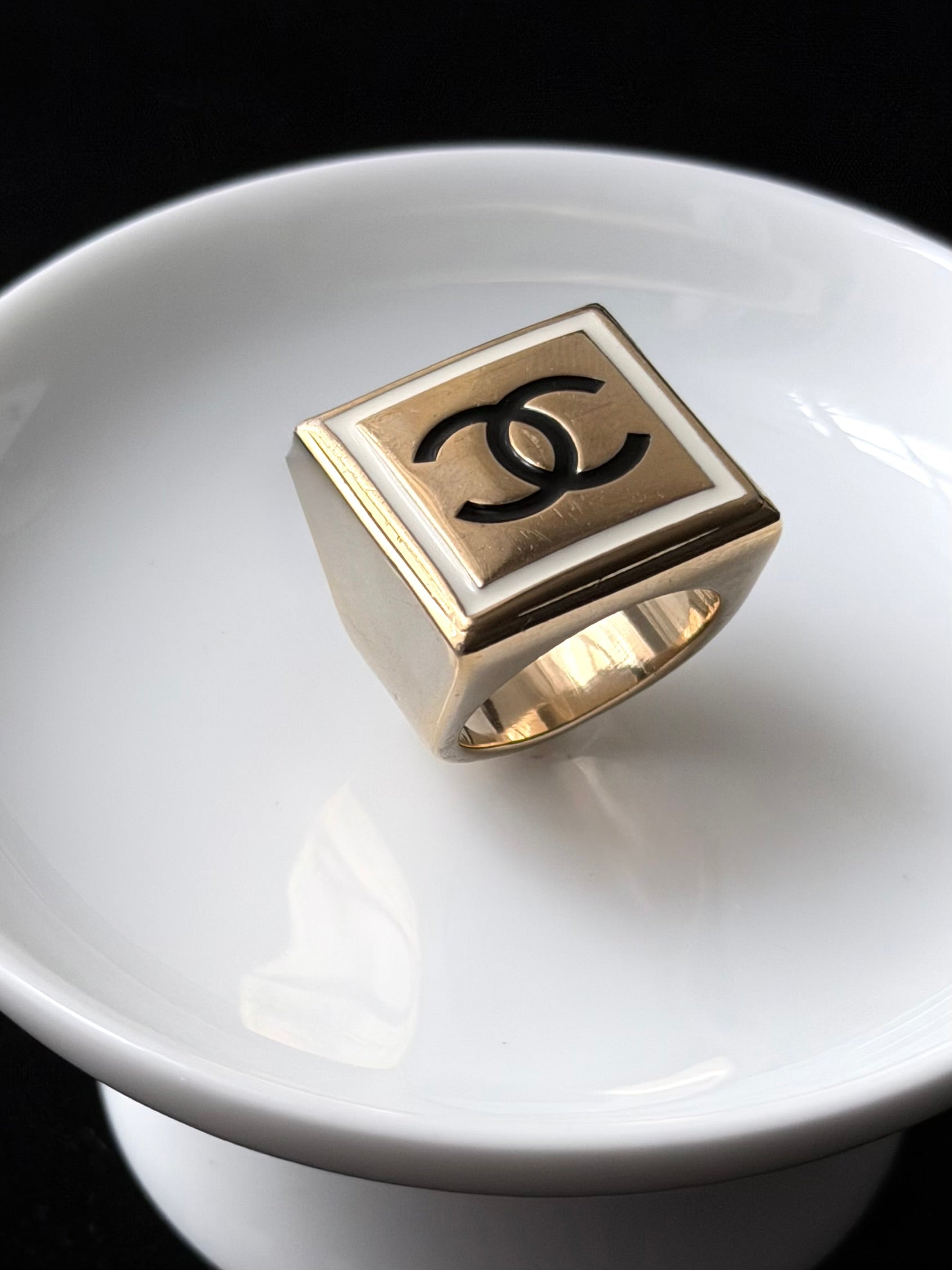 Chanel Noir Signature - US 6