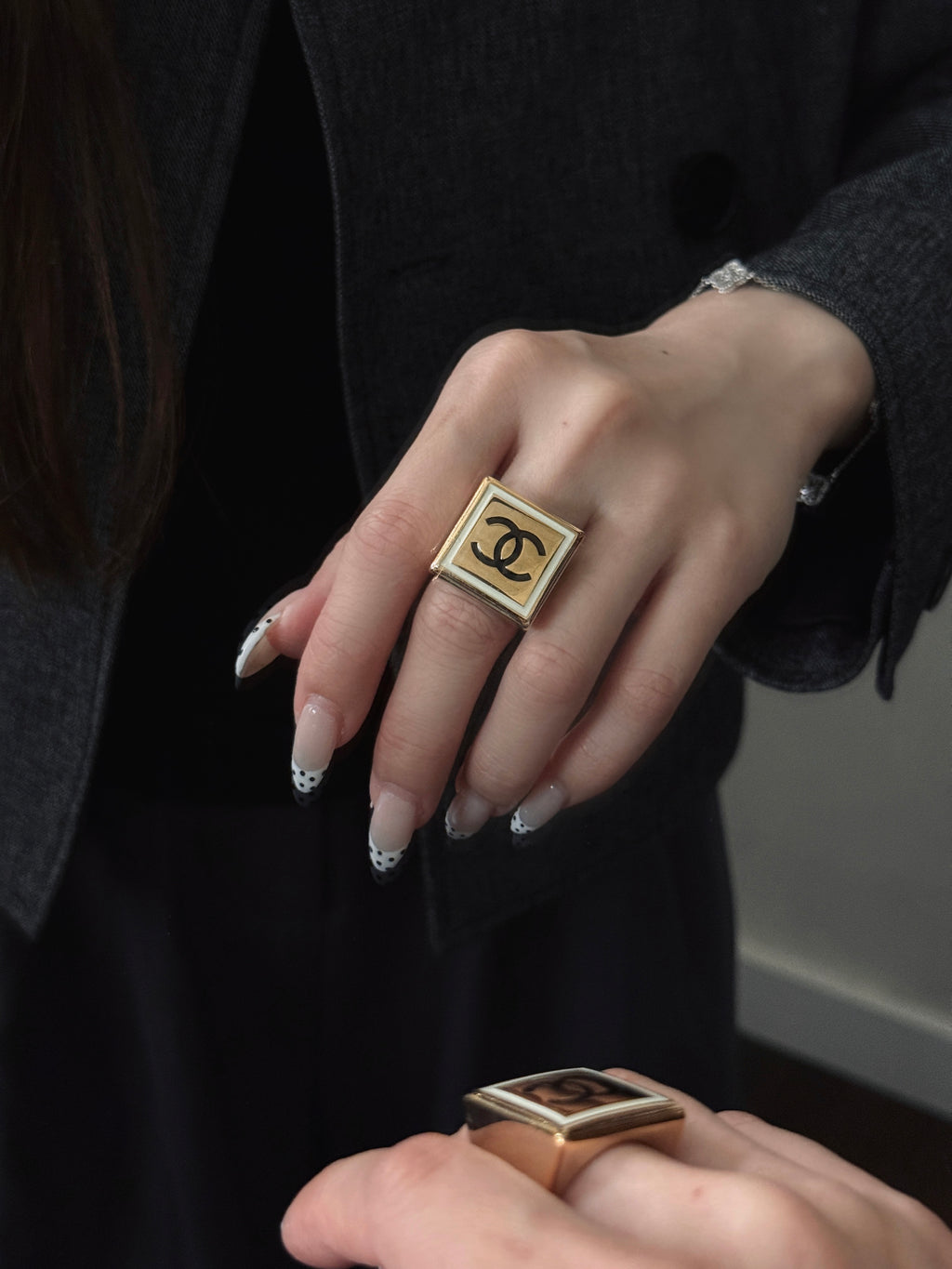 Chanel Noir Signature