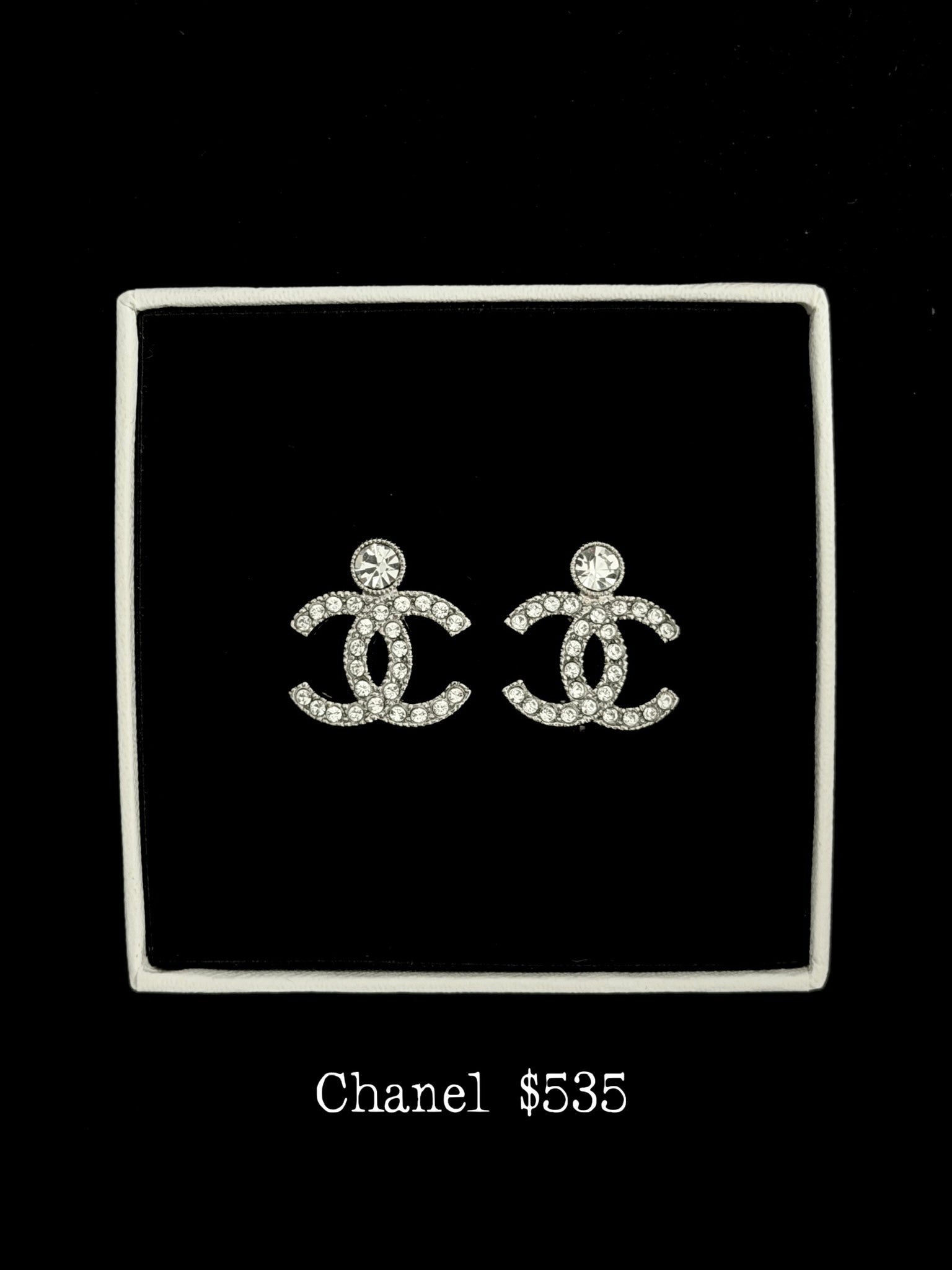 Chanel Diamond Emblem - clip