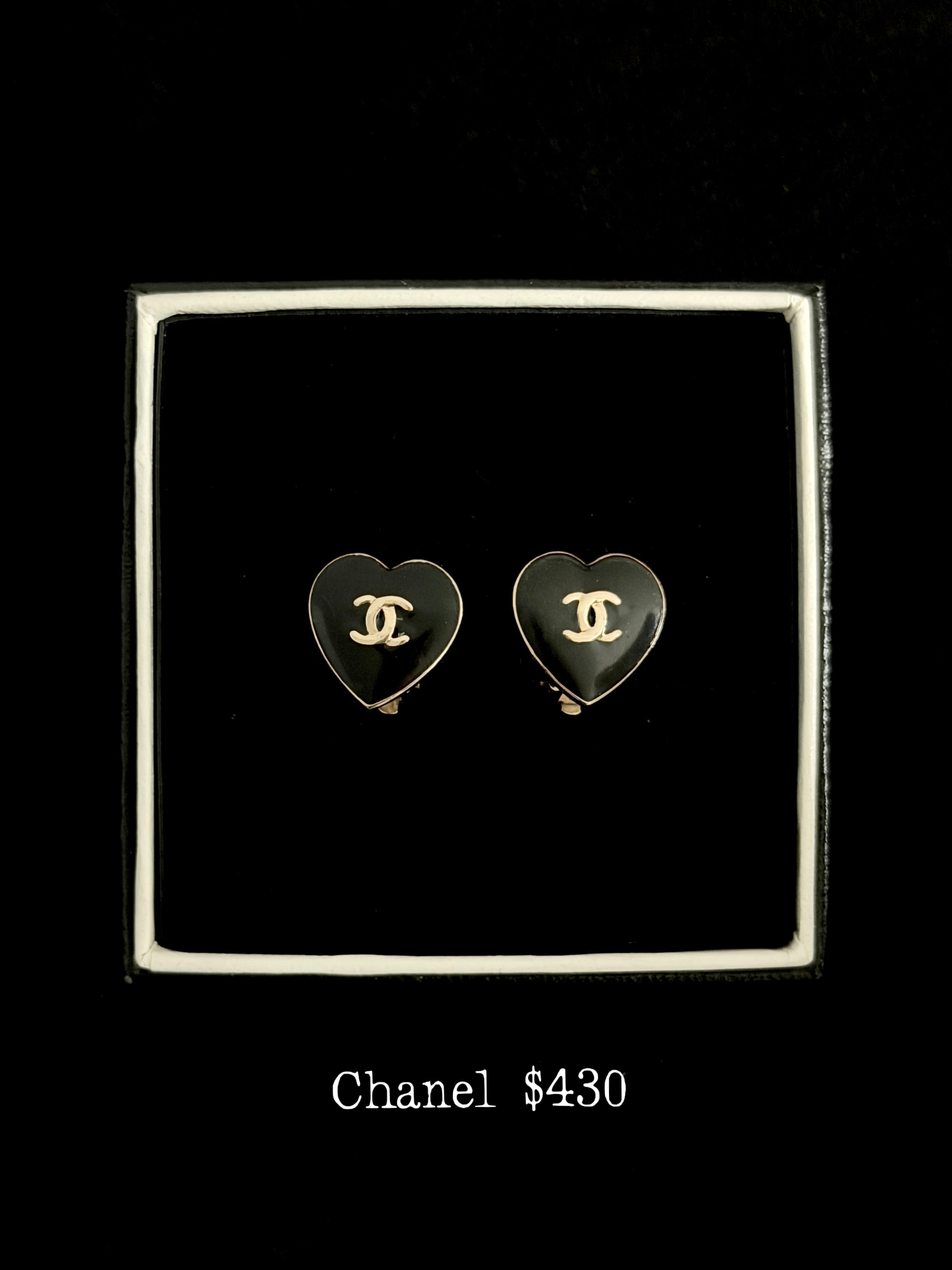 Chanel Black Heart CC - clip