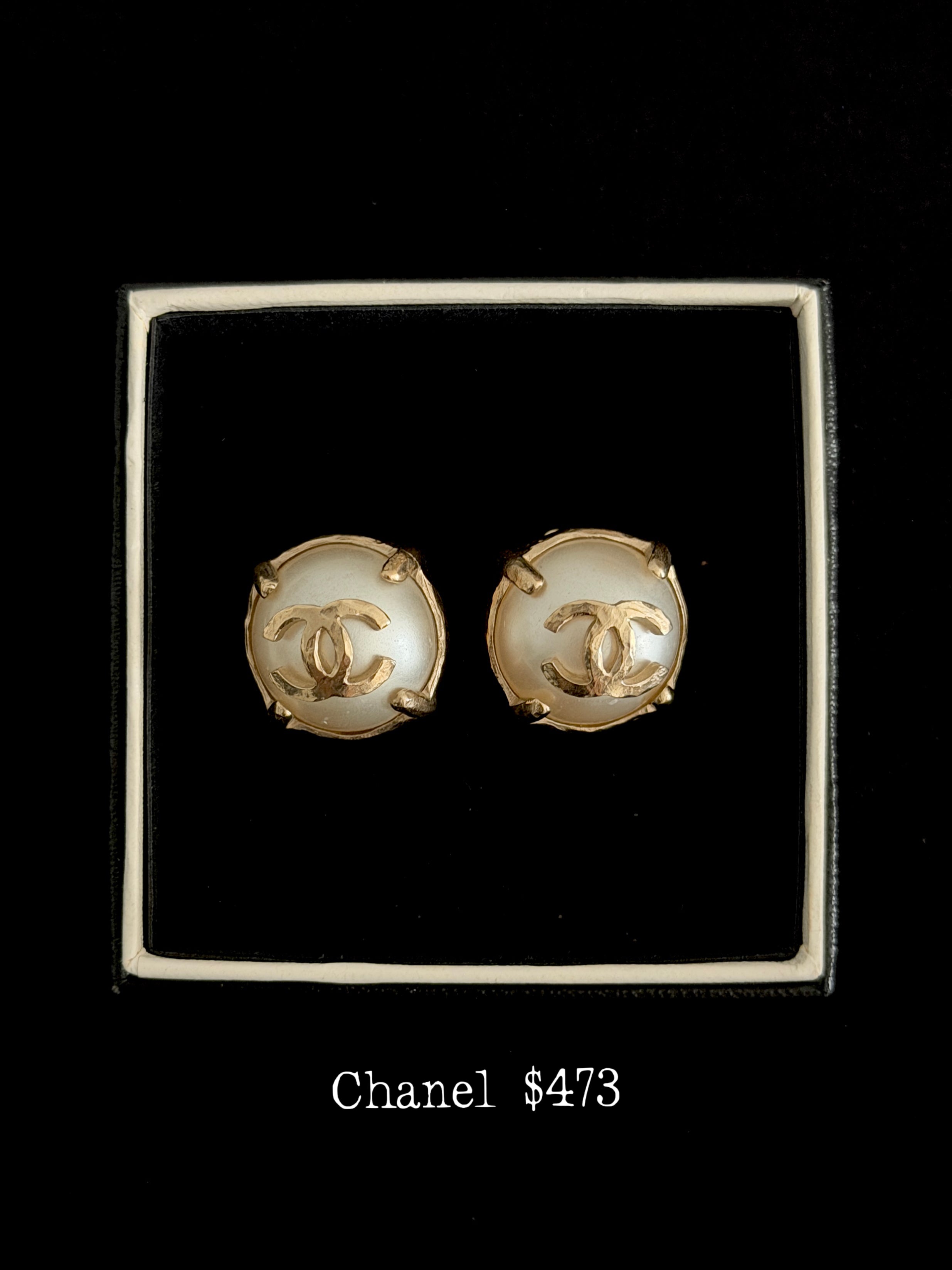 Chanel Pearl Frame CC - clip