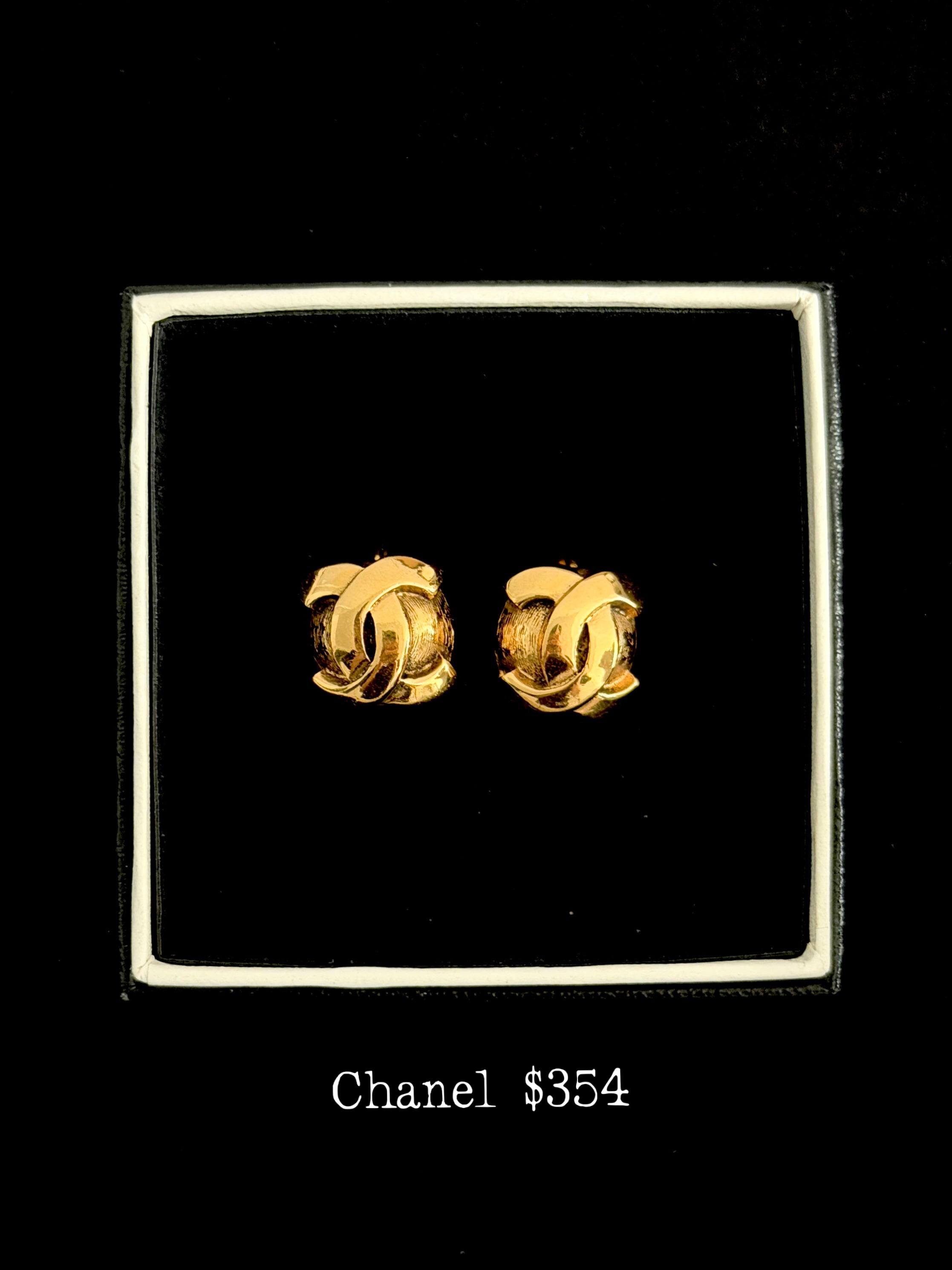 Chanel Gold Knot -Clip
